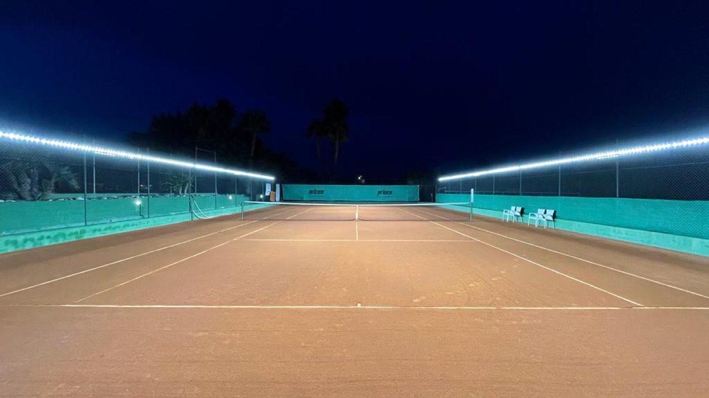 Clay court at Finca Guila Tenis & Padel Club, Alicante, lit by Tweener LED strips mounted on the fence posts